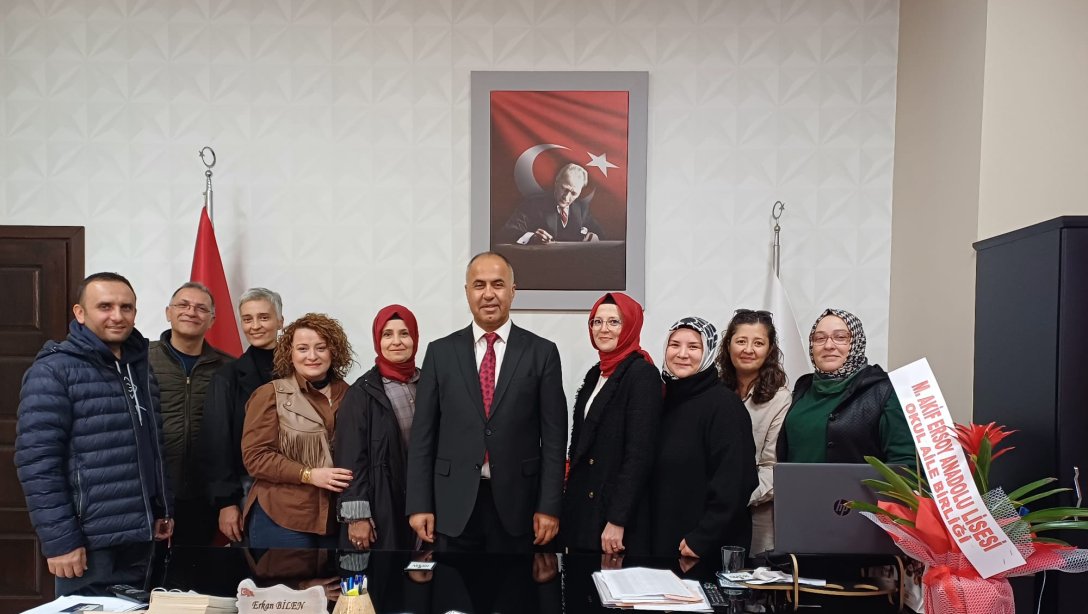 Mehmet Akif Ersoy Anadolu Lisesi Okul Aile Birliği Yönetimi İlçe Milli Eğitim Müdürümüz Erkan BİLEN'i makamında ziyaret etti