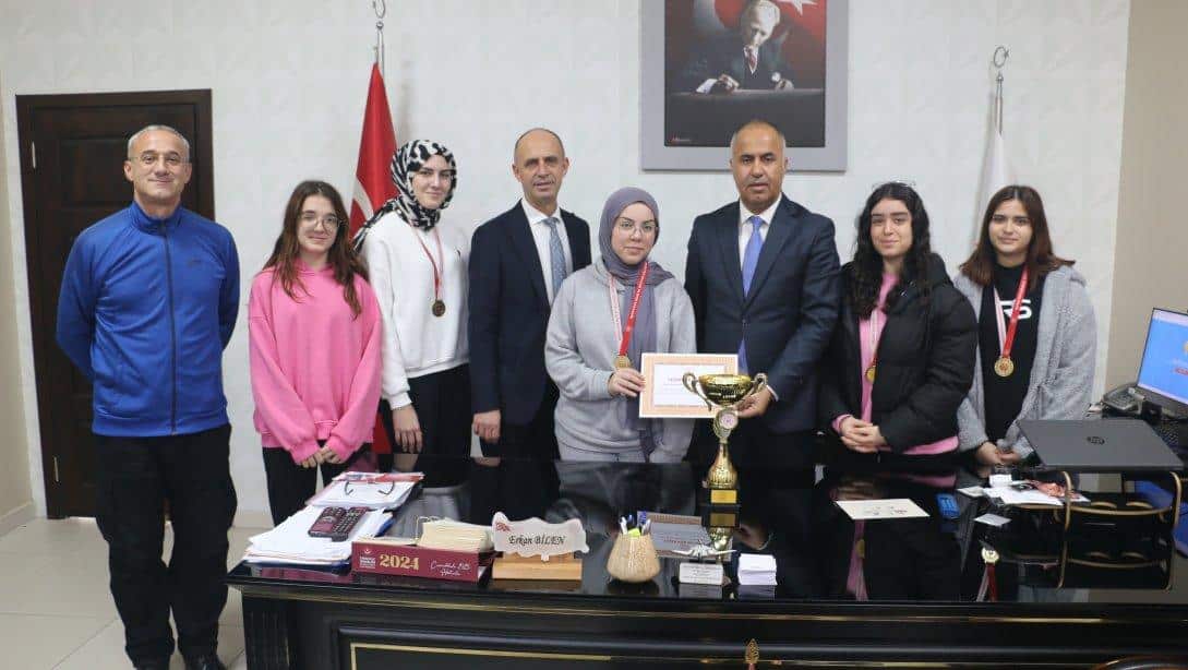 Safiye Hüseyin Elbi Mesleki ve Teknik Anadolu Lisesi  Bowling Takımı il birincisi oldu.