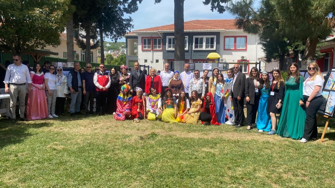 Ayşe Doğan Mesleki ve Teknik Anadolu Lisesinde TÜBİTAK Bilim Fuarı ve Yıl Sonu Sergisi Açıldı